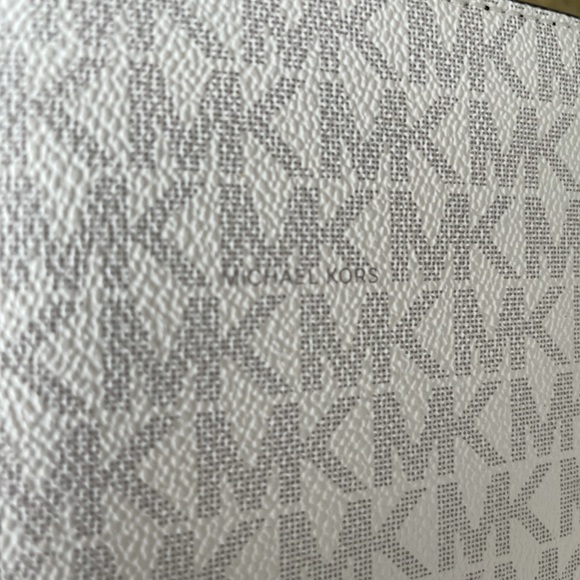 New Mk passport wallet - Picture 6 of 6